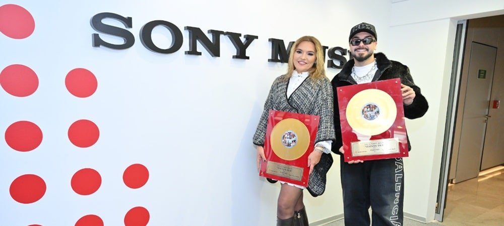 SEFO VE DEMET AKALIN’A “YERİNDE DUR” BAŞARISIYLA DIAMOND PLAK 