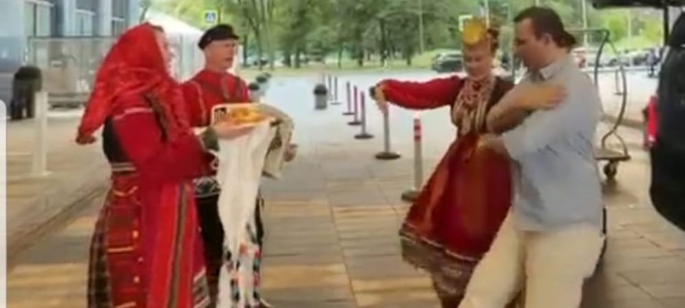 Rusya'da Rafet El Roman Rüzgârı Başladı!