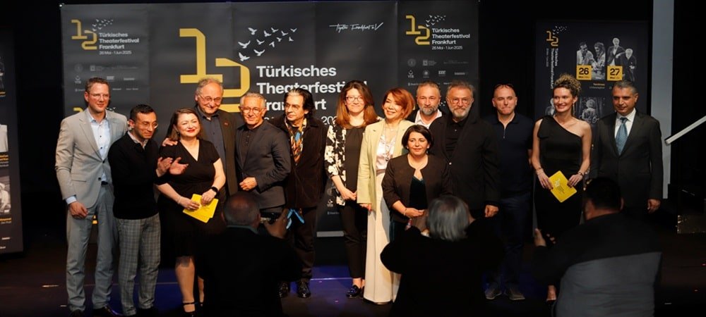 ŞEHİR TİYATROLARI “YENİLMEZ” OYUNUYLA FRANKFURT SEYİRCİSİYLE BULUŞTU