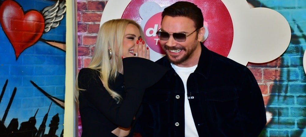 SİNAN AKÇIL’DAN ZEYNEP BOZKAYA’YA SÜRPRİZ ŞARKI