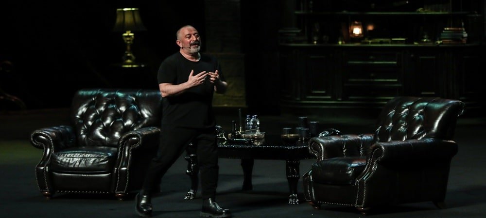 Cem Yılmaz “CMXXIV” ile Sahnelere Veda Ediyor!