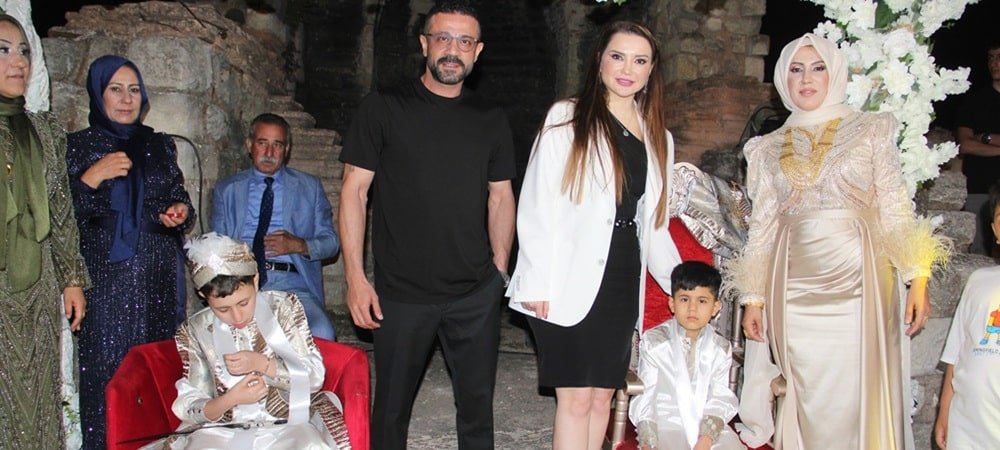 Esra Ezmeci Sevgilisiyle İlk Kez Görüntülendi