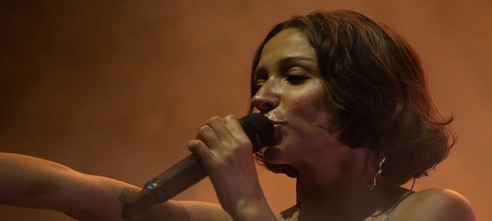 Zeynep Bastık’tan İzmir’de Anlamlı Konser