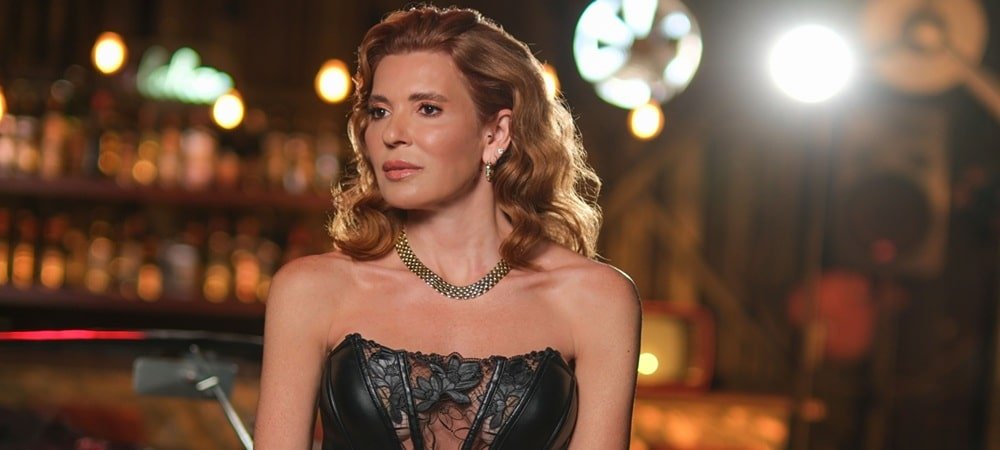 Esra Zeynep Yücel’den “Deli Divane”