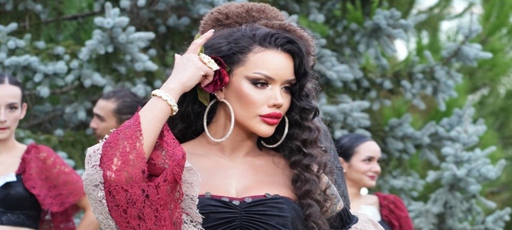 MERVE FİLİZ TAHTINA OTURDU