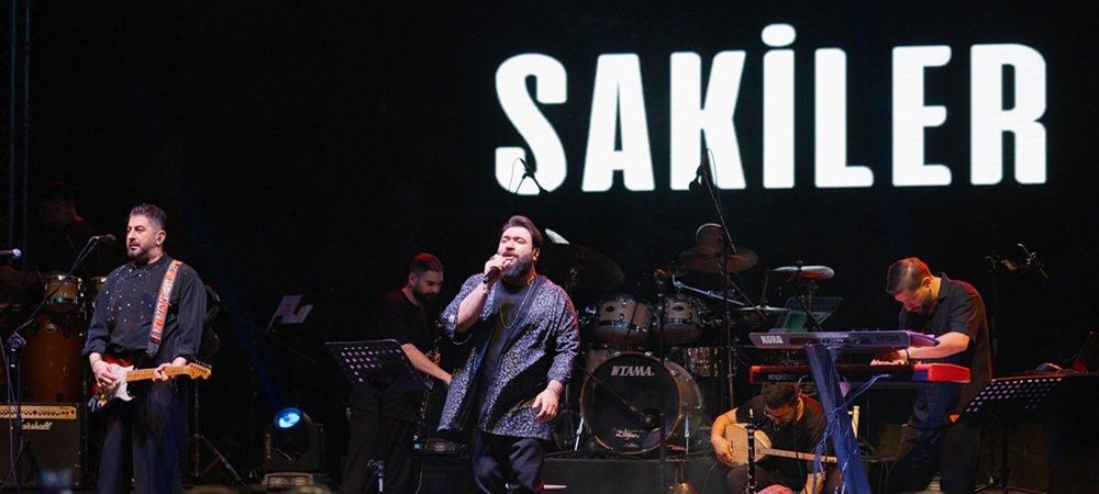 SAKİLER, UNUTULMAZ BİR YAZ GECESİNE İMZA ATTI