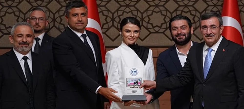 Yılın dizisi Uzak Şehir